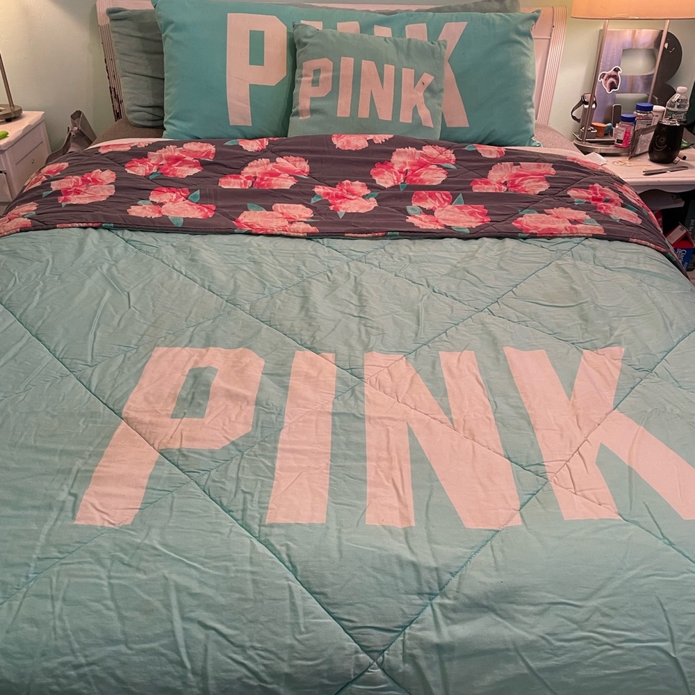 Victoria's Secret PINK floral FULL QUEEN reversible comforter set